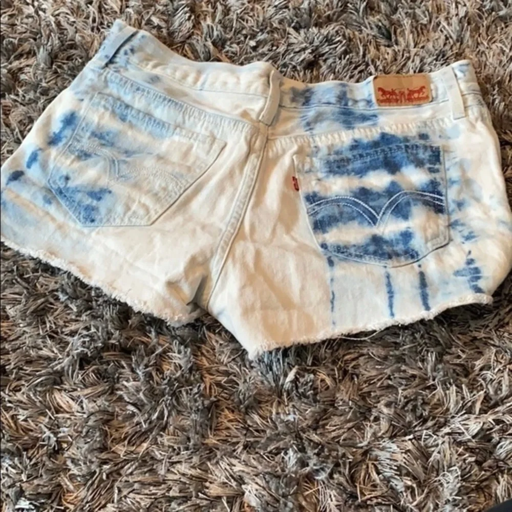 Levi tie dye denim shorts perfect condition size 9